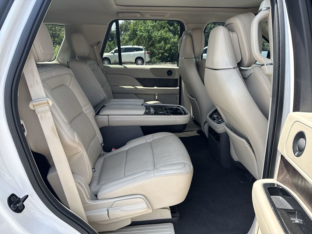 Thumbnail: 2018 Lincoln Navigator - 33