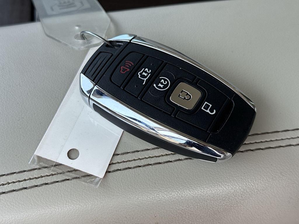 Thumbnail: 2018 Lincoln Navigator - 18
