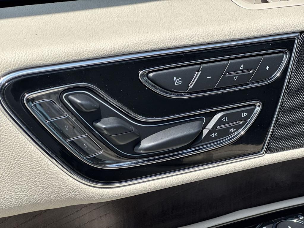 Thumbnail: 2018 Lincoln Navigator - 31