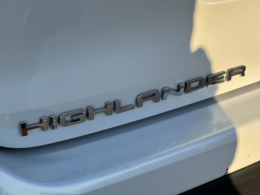 Thumbnail: 2022 Toyota Highlander - 28