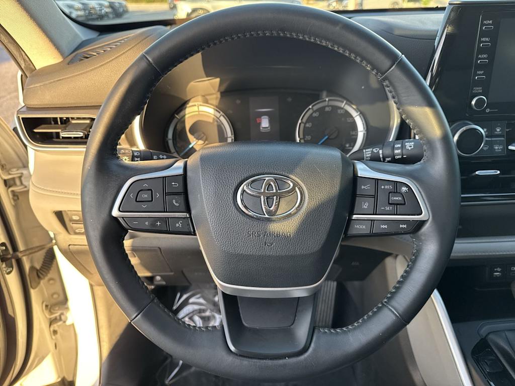 Thumbnail: 2022 Toyota Highlander - 10