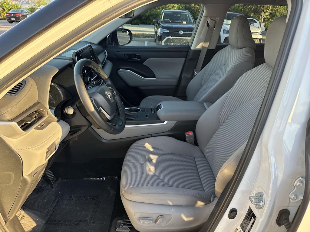 Thumbnail: 2022 Toyota Highlander - 12