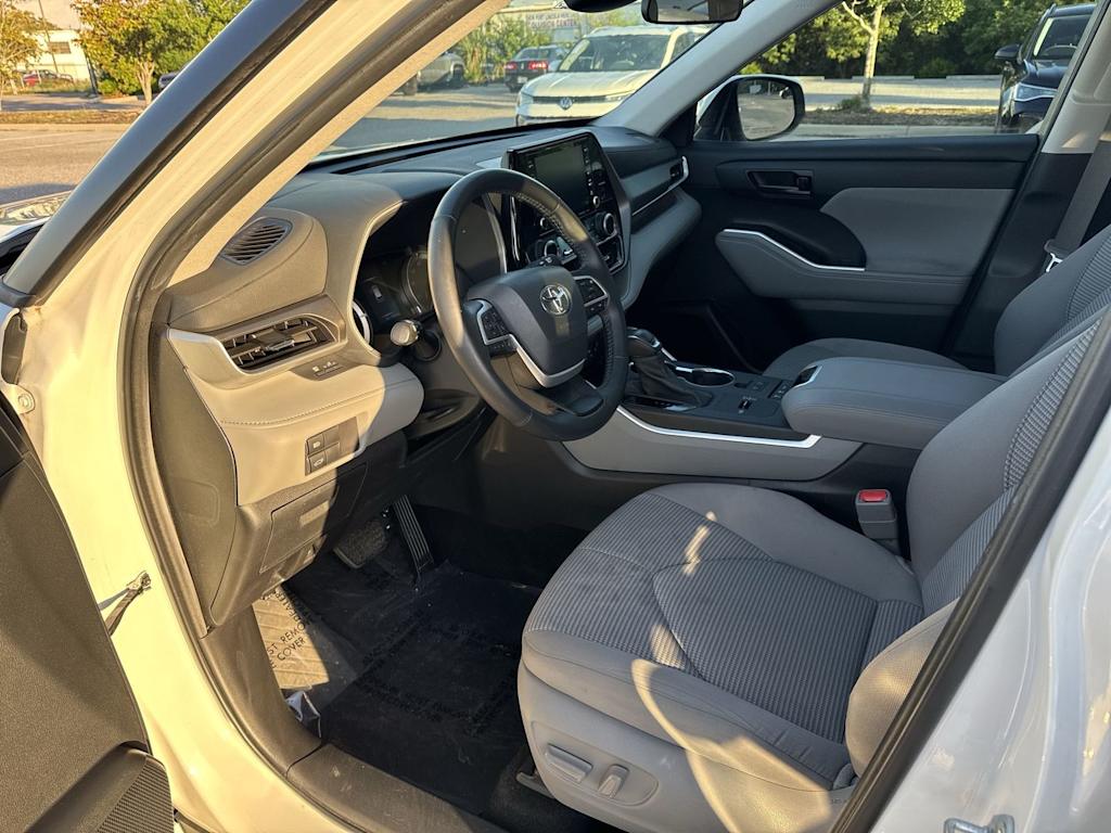 Thumbnail: 2022 Toyota Highlander - 11