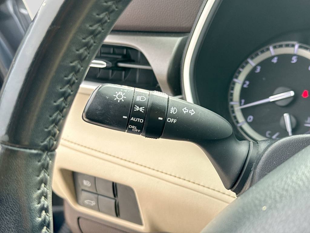 Thumbnail: 2022 Toyota Highlander - 15
