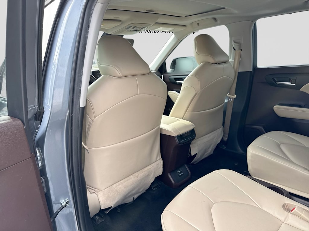 Thumbnail: 2022 Toyota Highlander - 13