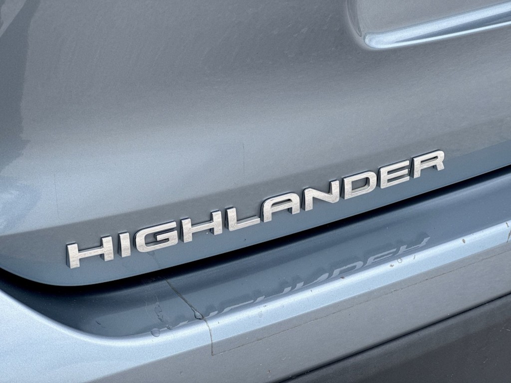 Thumbnail: 2022 Toyota Highlander - 32