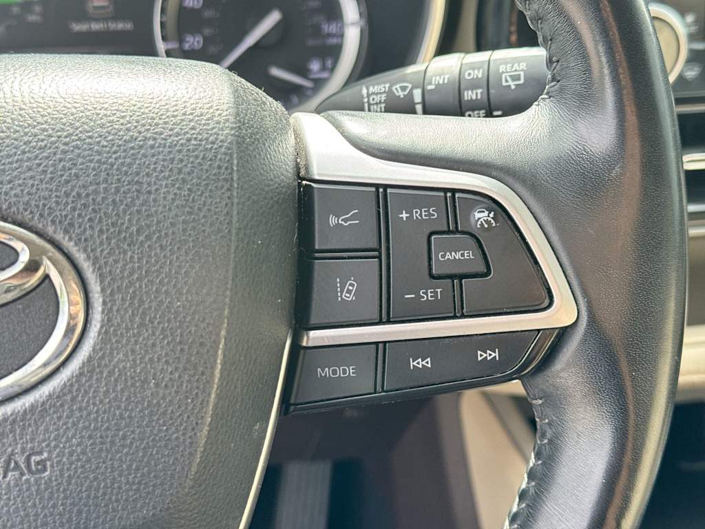 Thumbnail: 2022 Toyota Highlander - 37