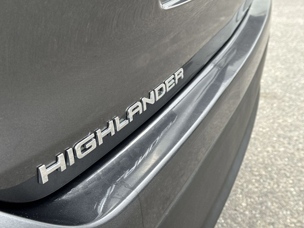 Thumbnail: 2023 Toyota Highlander - 23