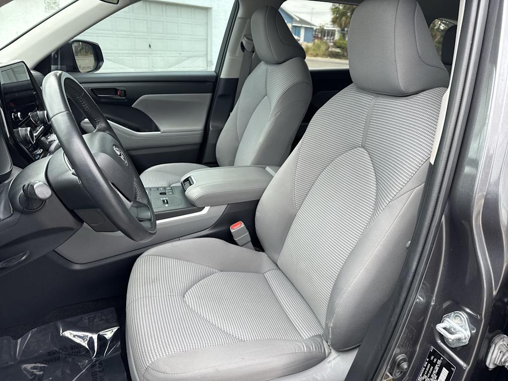 Thumbnail: 2023 Toyota Highlander - 11