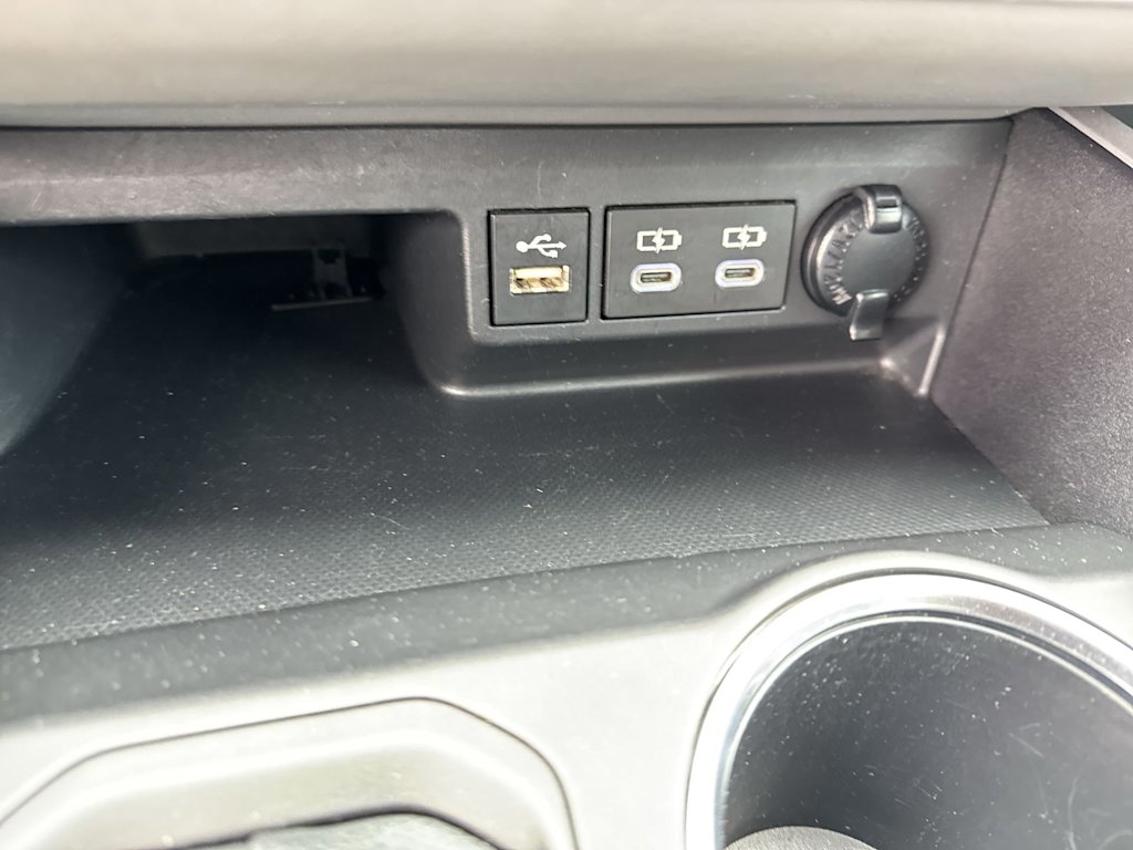 Thumbnail: 2023 Toyota Highlander - 33