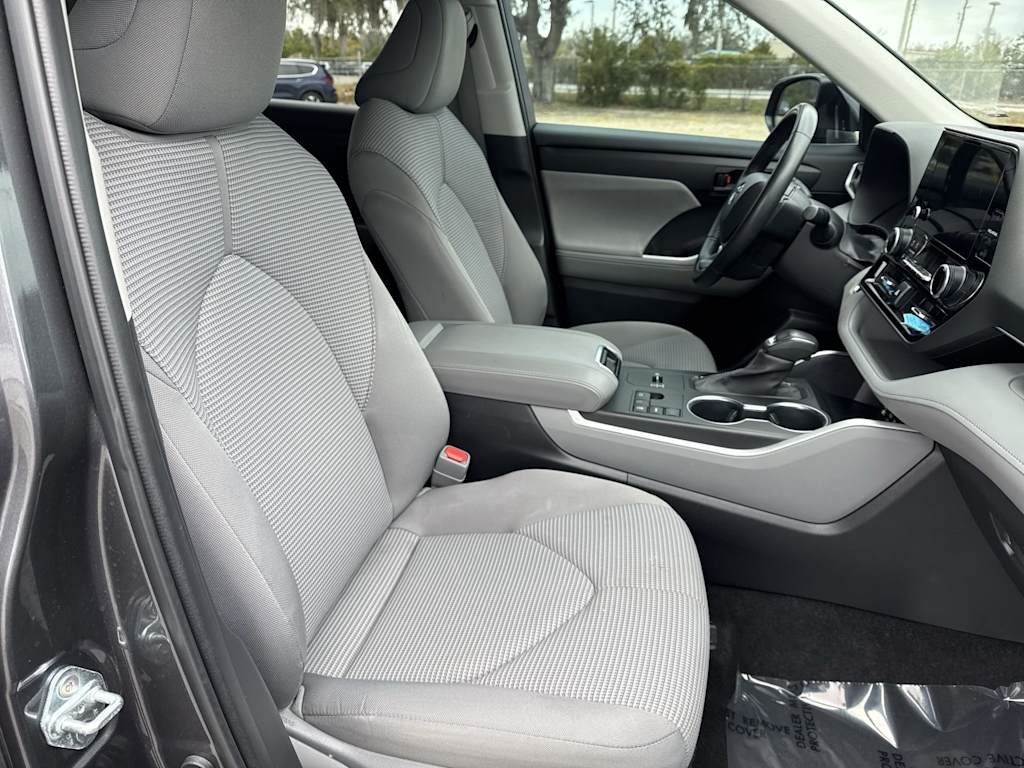 Thumbnail: 2023 Toyota Highlander - 12