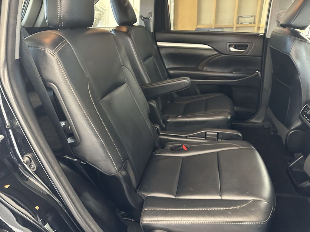 Thumbnail: 2018 Toyota Highlander - 26
