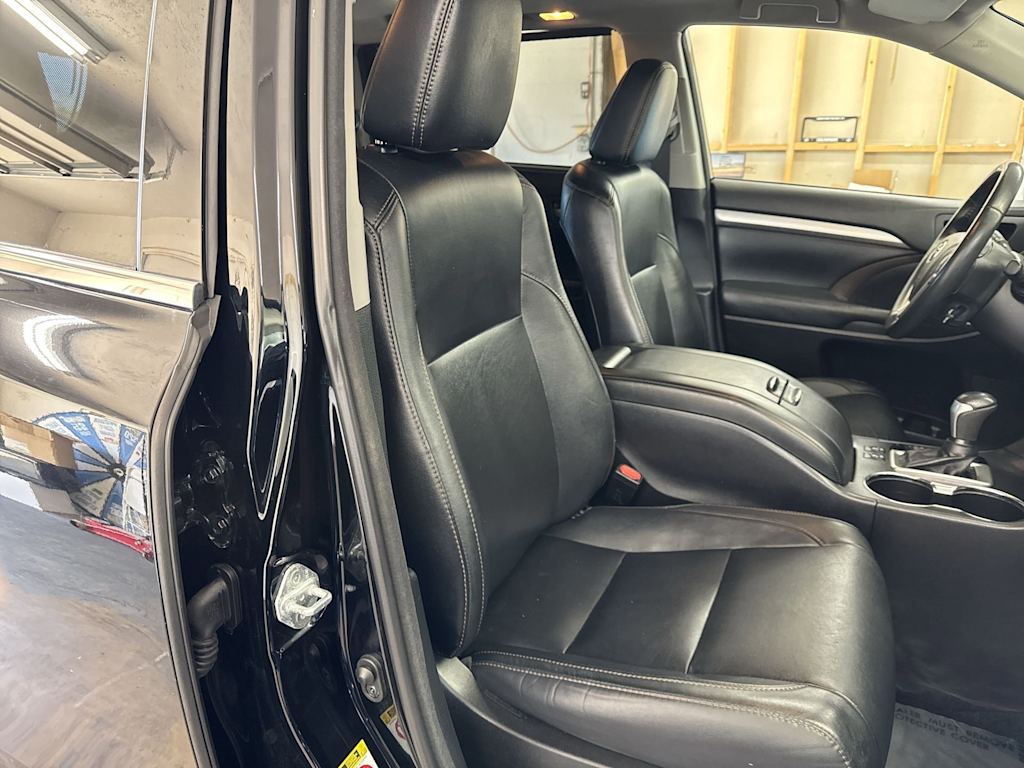 Thumbnail: 2018 Toyota Highlander - 28