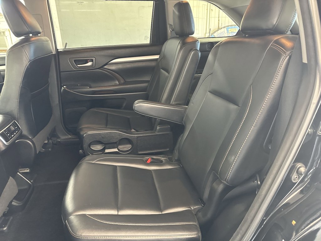Thumbnail: 2018 Toyota Highlander - 25