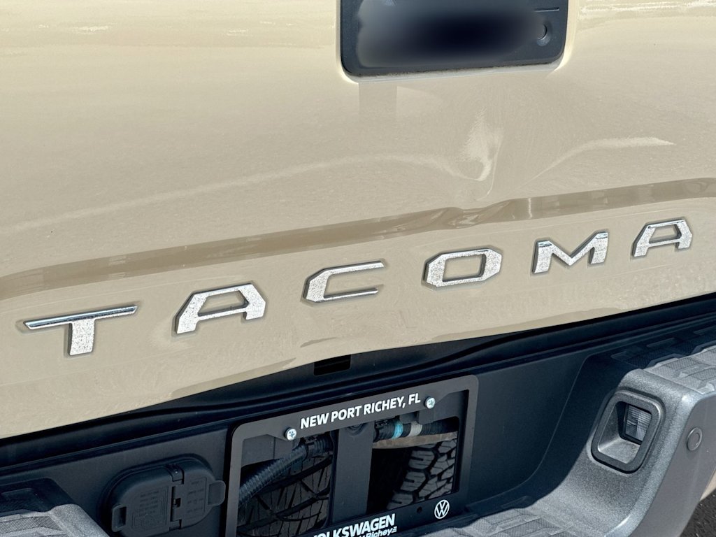 Thumbnail: 2017 Toyota Tacoma - 7