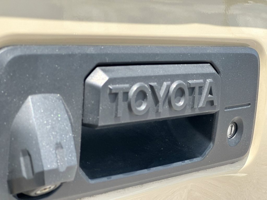 Thumbnail: 2017 Toyota Tacoma - 12