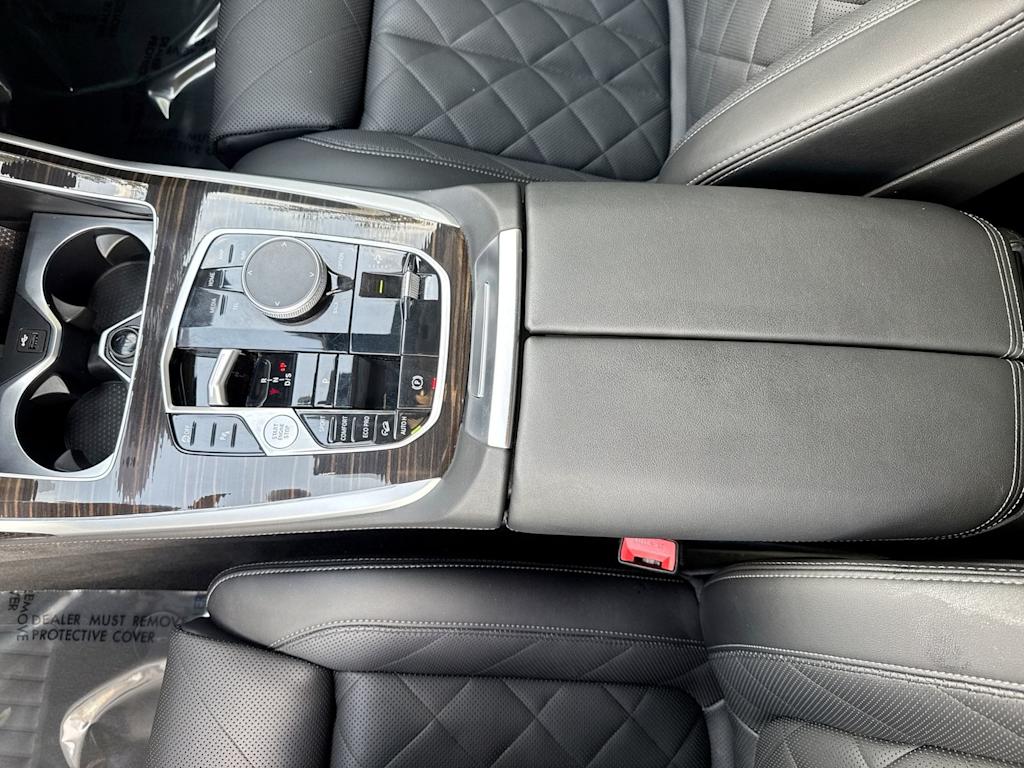 Thumbnail: 2025 BMW X7 - 13