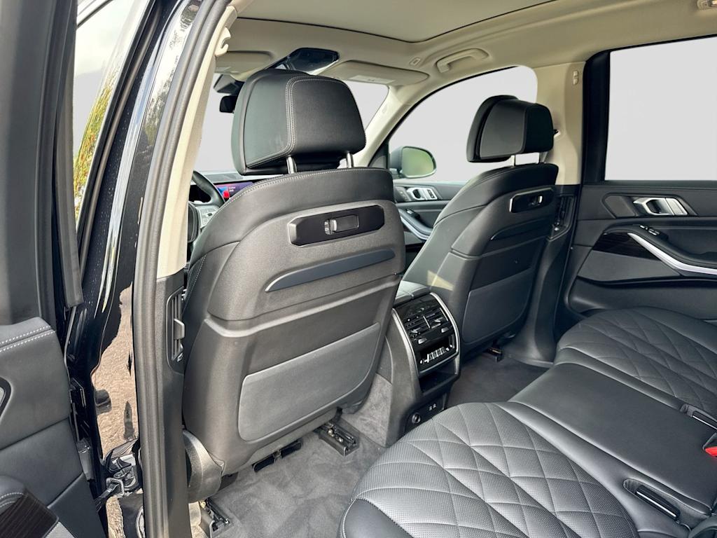 Thumbnail: 2025 BMW X7 - 12