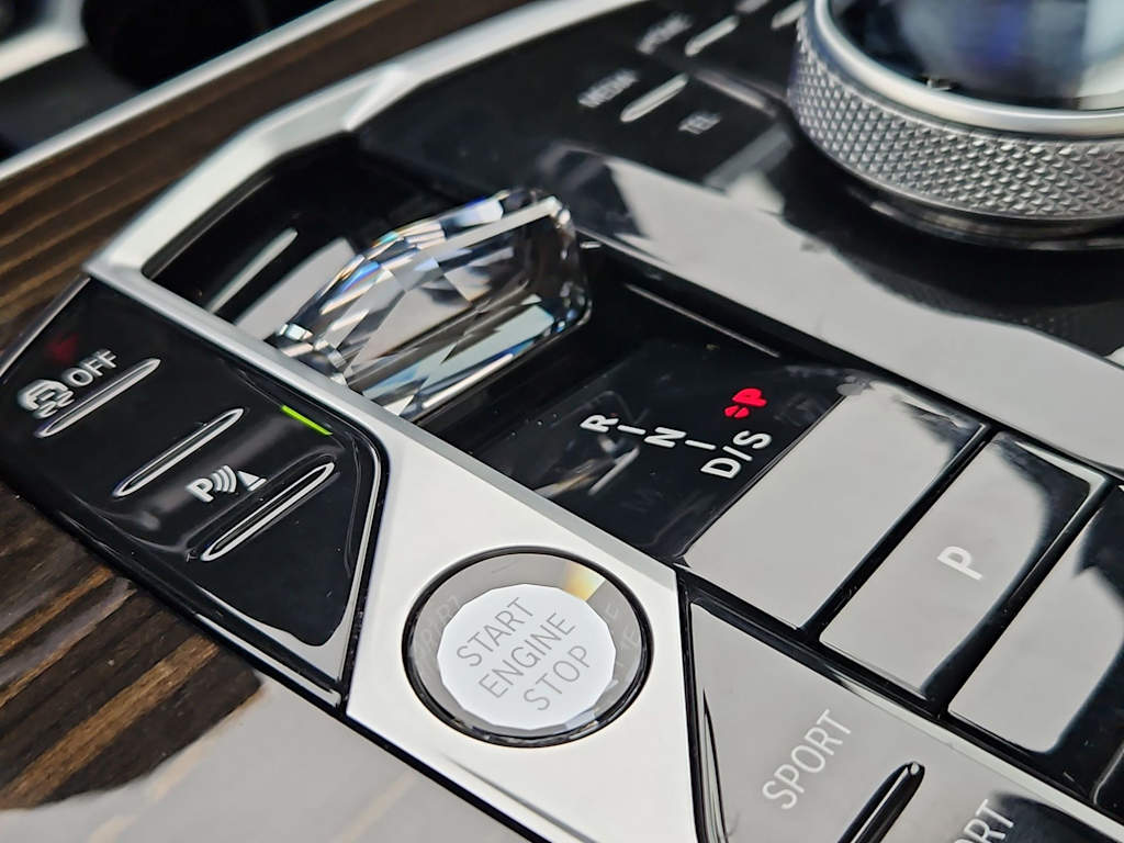 Thumbnail: 2023 BMW X7 - 16