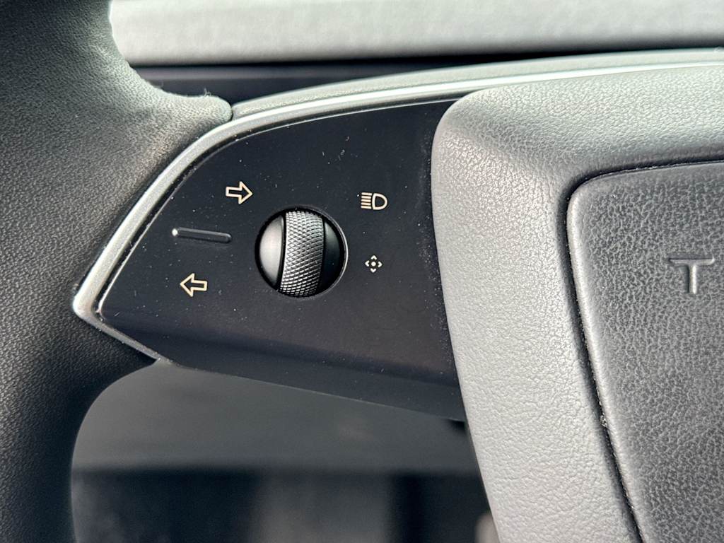 Thumbnail: 2025 Tesla Model 3 - 32