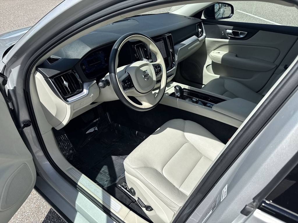 Thumbnail: 2024 Volvo S60 - 10