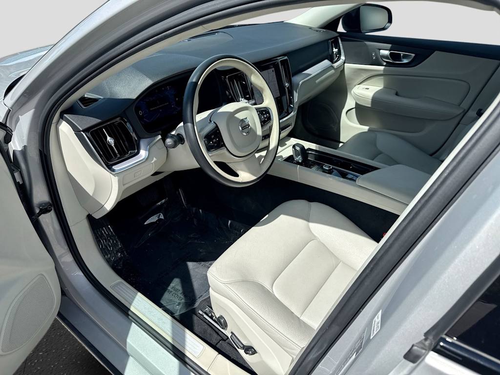 Thumbnail: 2024 Volvo S60 - 10
