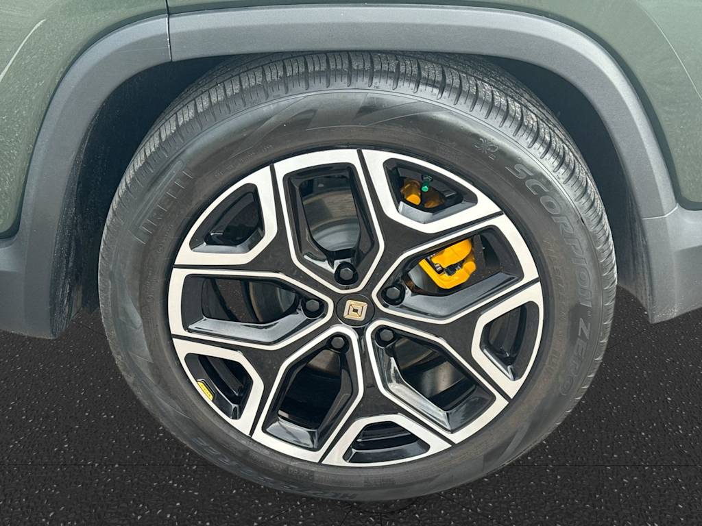 Thumbnail: 2024 Rivian R1S - 8