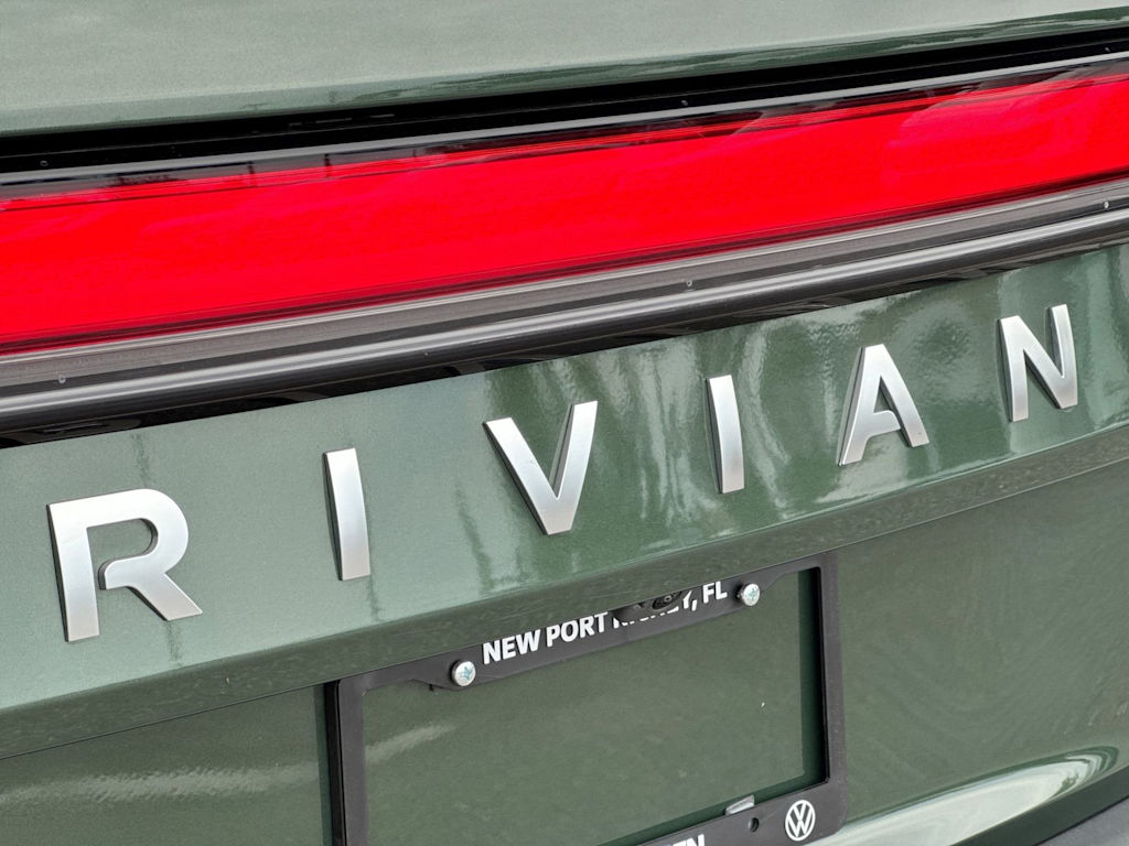 Thumbnail: 2024 Rivian R1S - 28