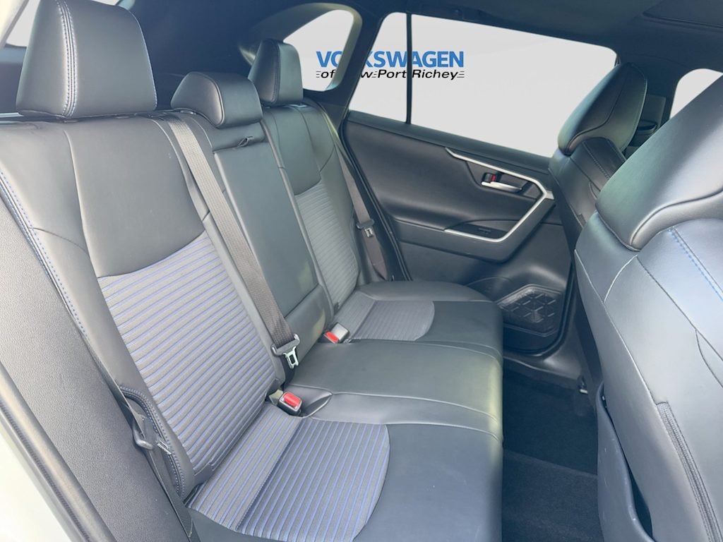 Thumbnail: 2021 Toyota RAV4 - 32