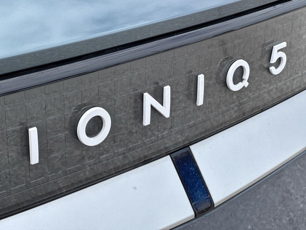 Thumbnail: 2023 Hyundai Ioniq 5 - 28