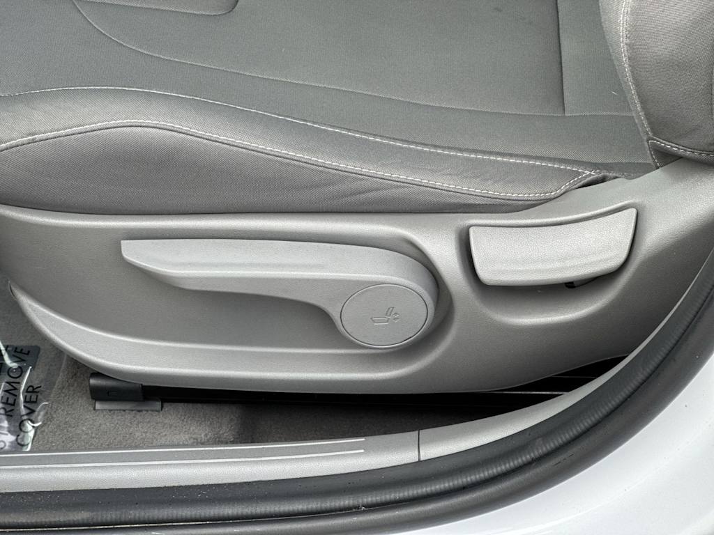 Thumbnail: 2024 Hyundai Elantra - 32