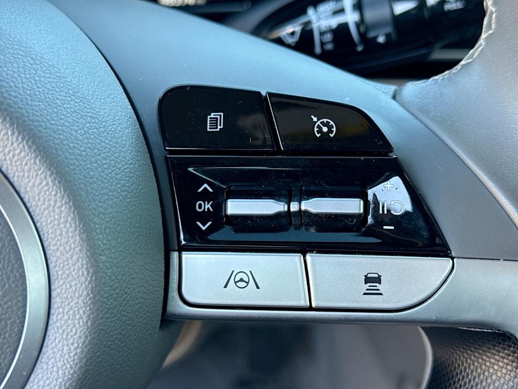 Thumbnail: 2022 Hyundai Elantra - 36