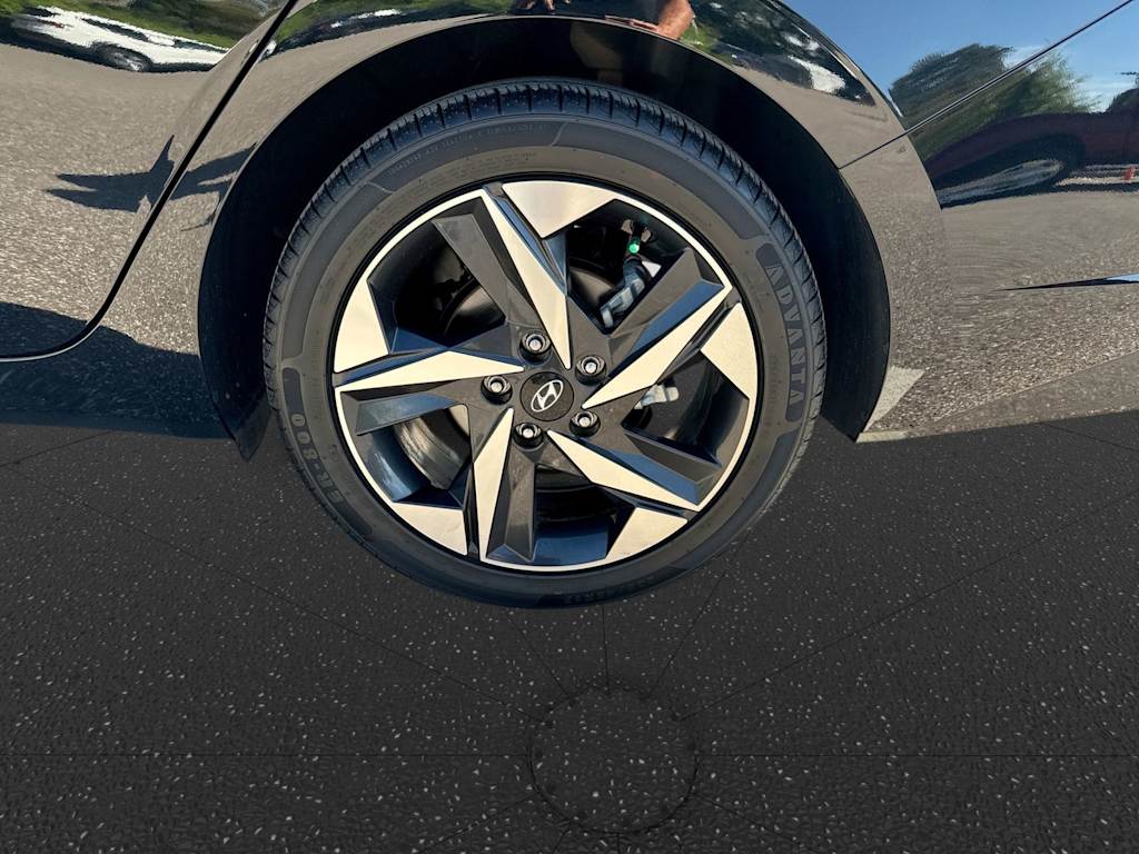 Thumbnail: 2022 Hyundai Elantra - 8