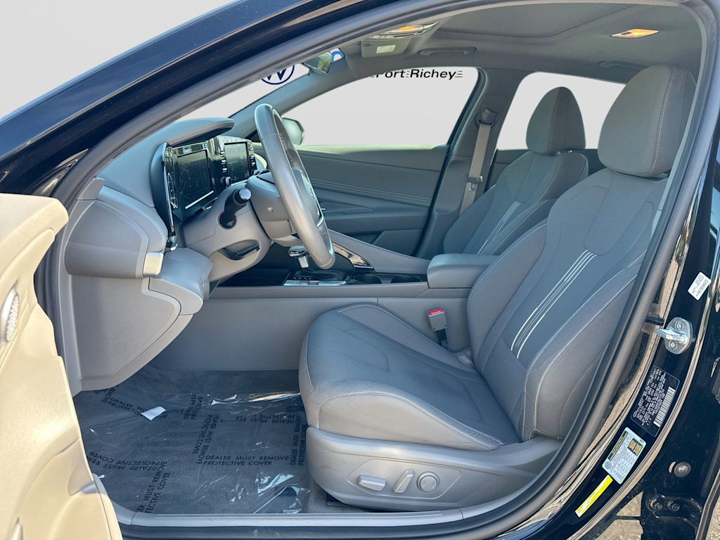 Thumbnail: 2022 Hyundai Elantra - 10