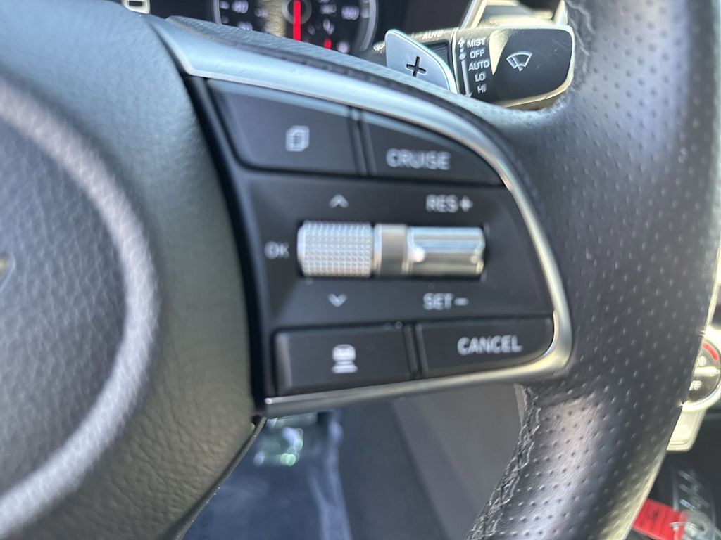 Thumbnail: 2021 Genesis G70 - 28