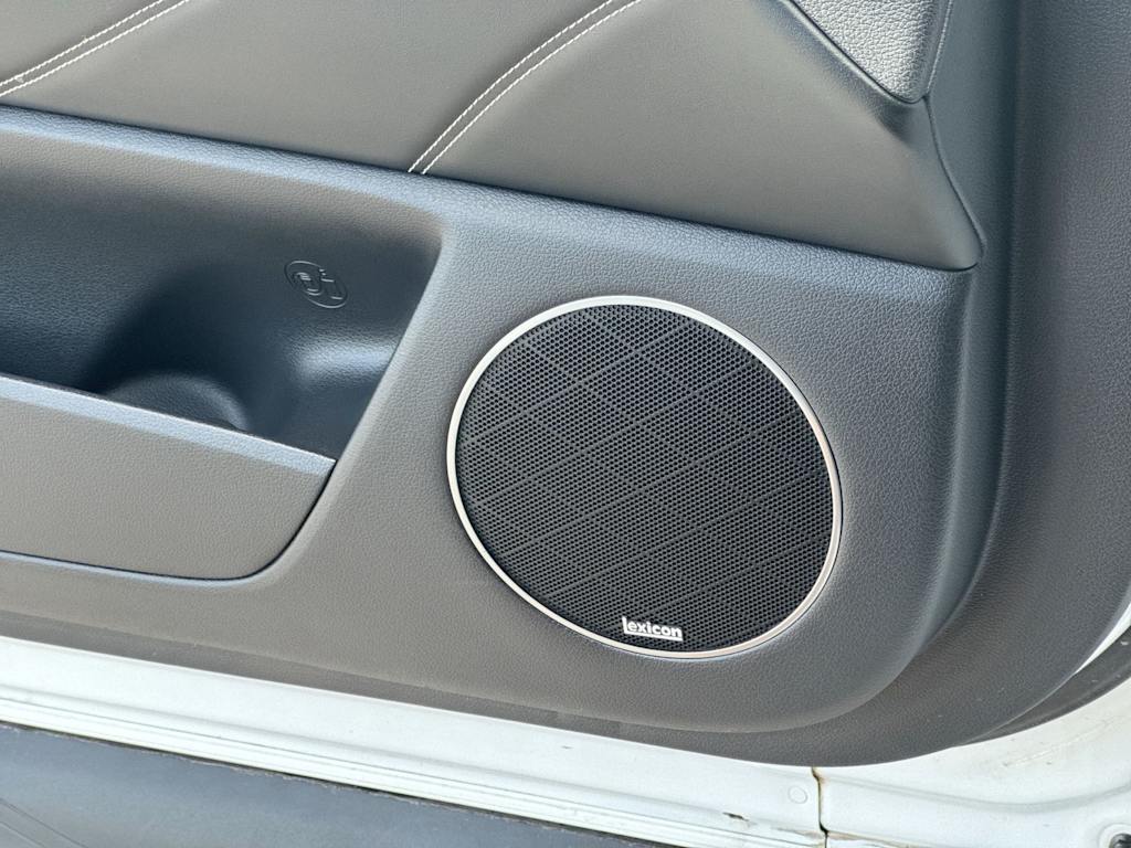 Thumbnail: 2021 Genesis GV80 - 34