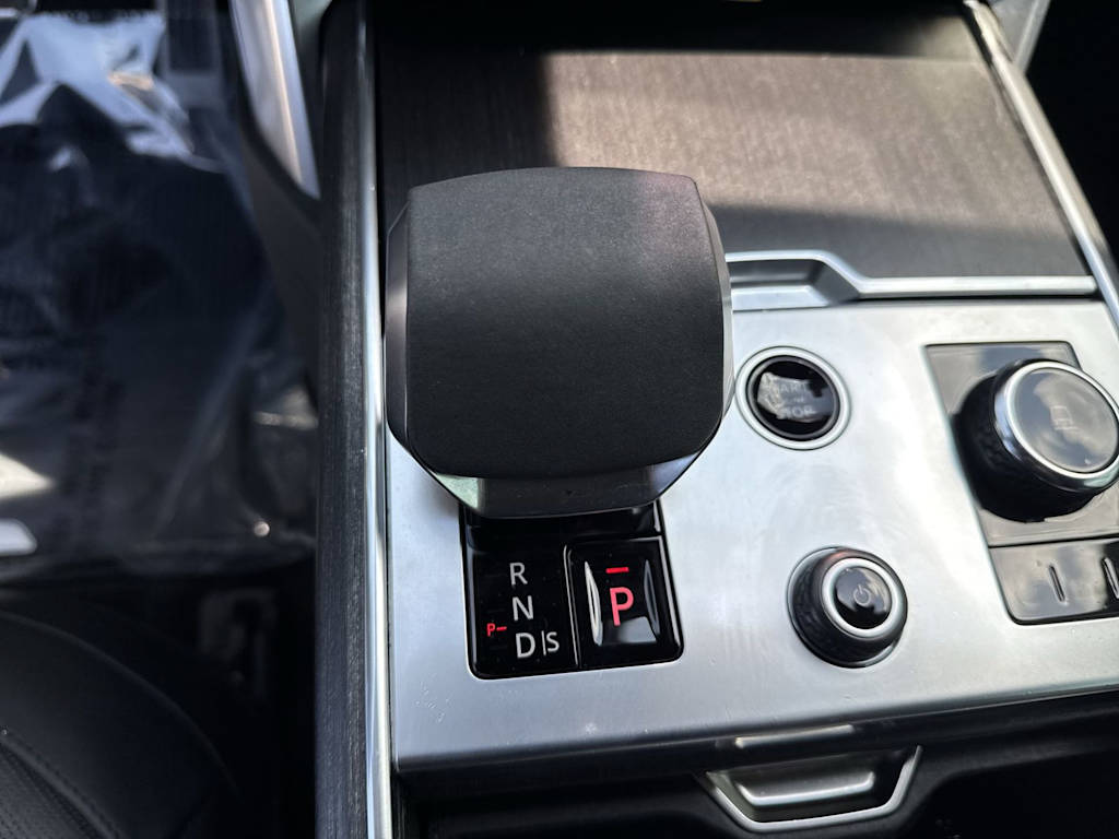 Thumbnail: 2023 Land Rover Range Rover - 15