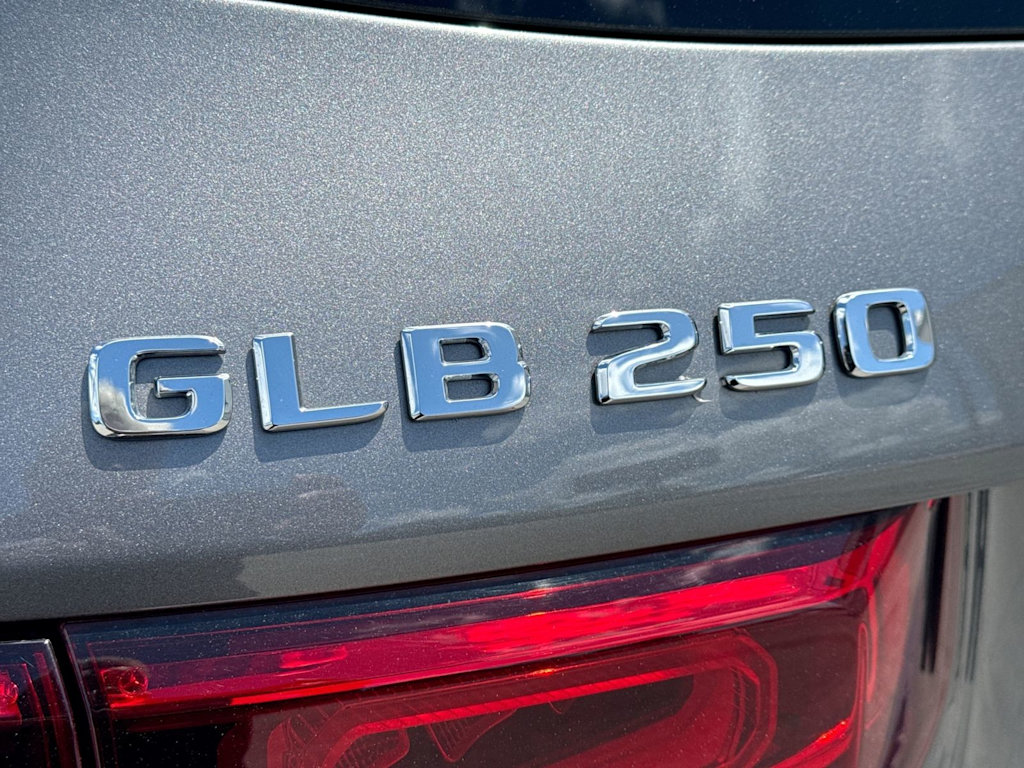 Thumbnail: 2022 Mercedes-Benz GLB - 23