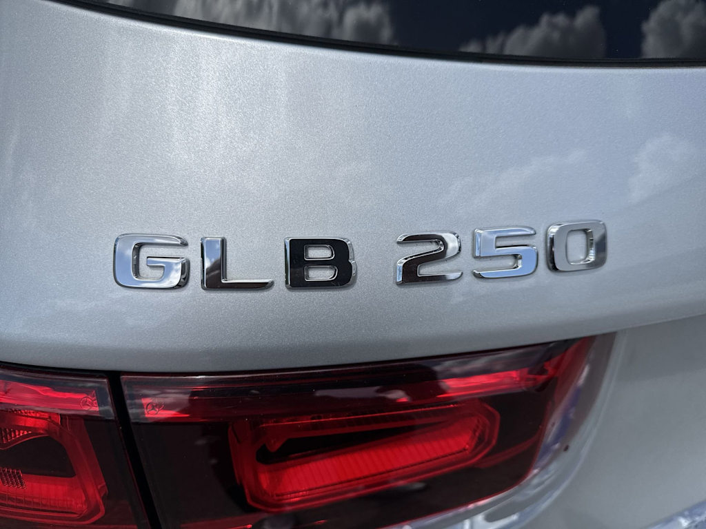 Thumbnail: 2020 Mercedes-Benz GLB - 23