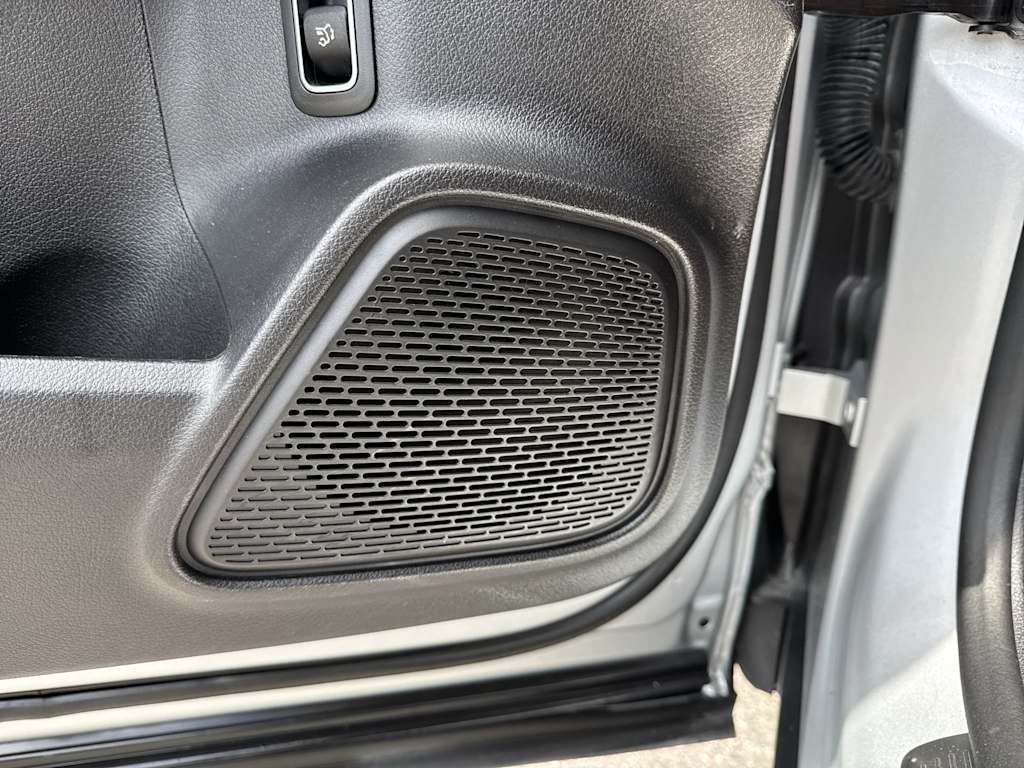 Thumbnail: 2020 Mercedes-Benz GLB - 32