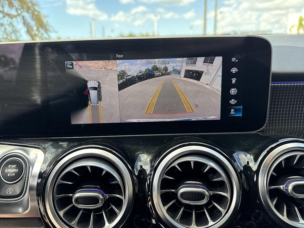 Thumbnail: 2020 Mercedes-Benz GLB - 31