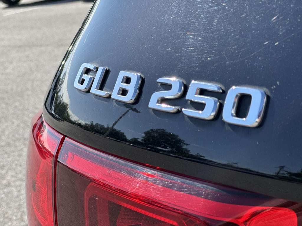 Thumbnail: 2021 Mercedes-Benz GLB - 24