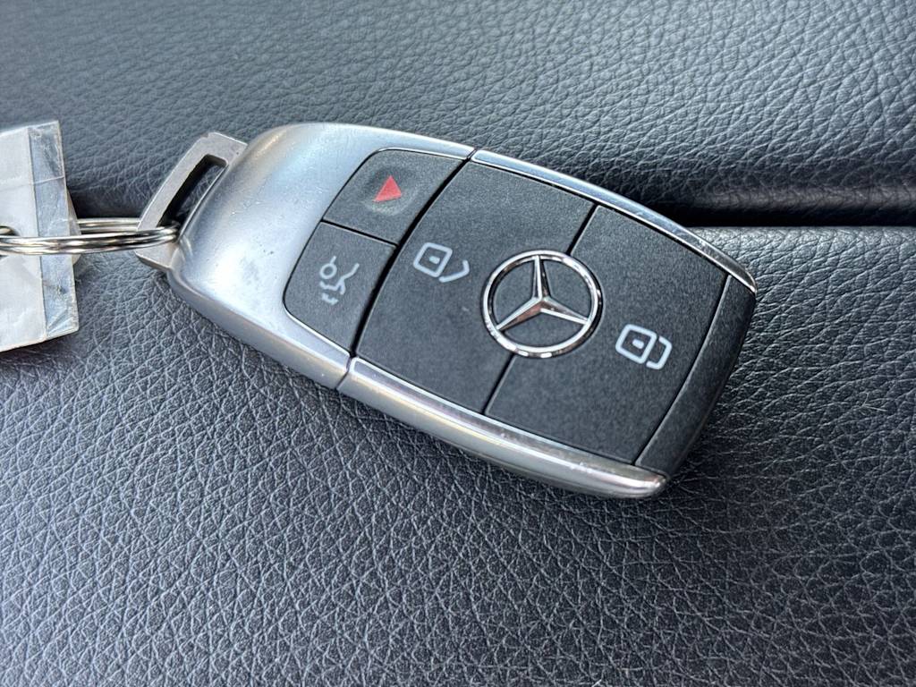 Thumbnail: 2021 Mercedes-Benz GLB - 18
