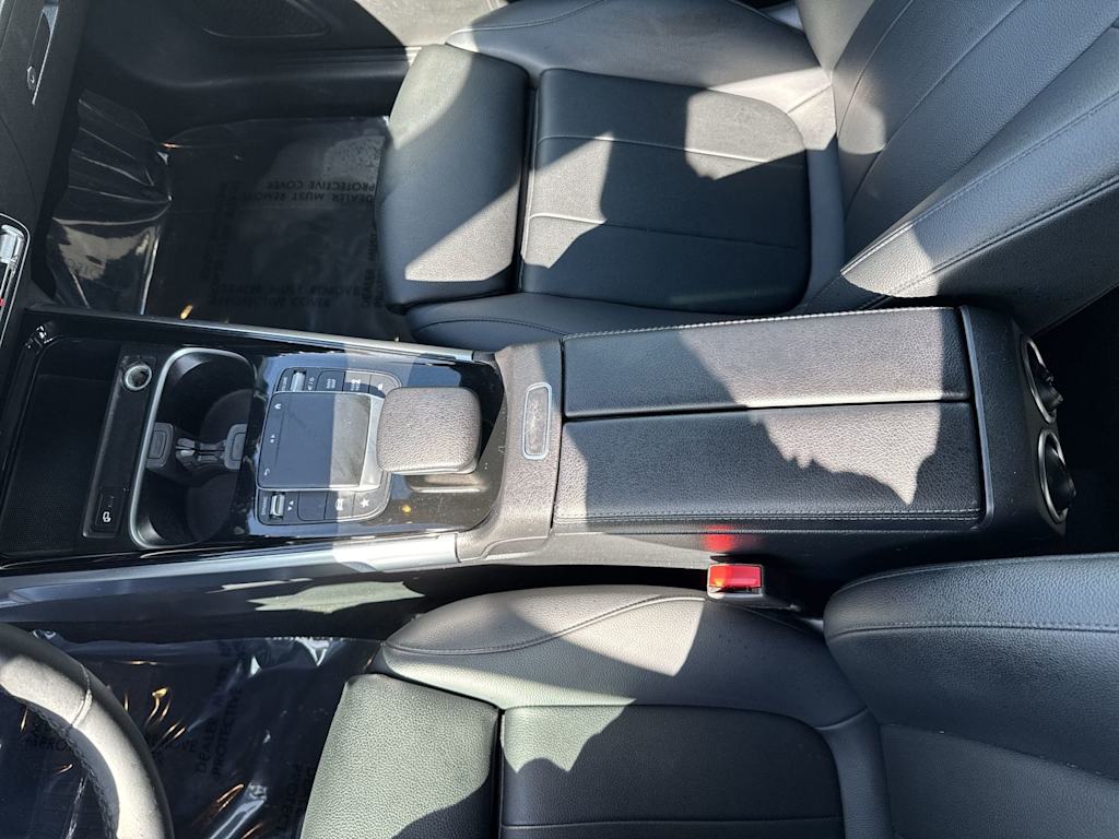 Thumbnail: 2021 Mercedes-Benz GLB - 31