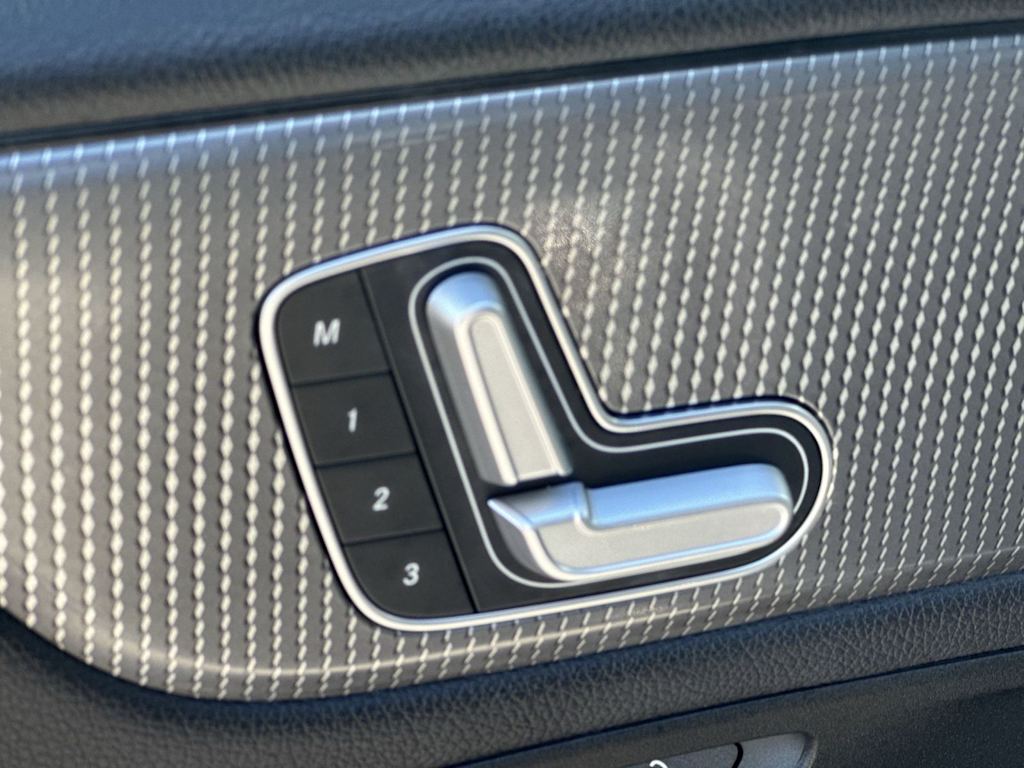 Thumbnail: 2021 Mercedes-Benz GLB - 25