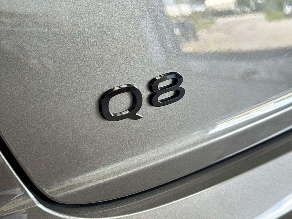 Thumbnail: 2026 Audi Q8 - 7