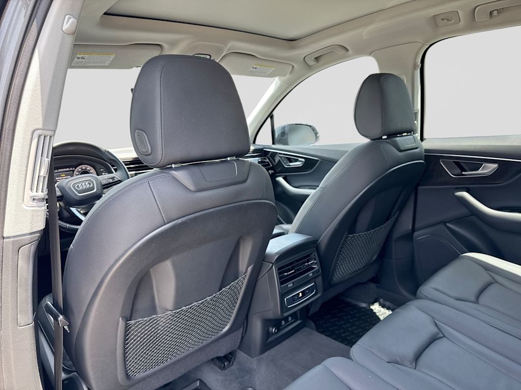 Thumbnail: 2023 Audi Q7 - 13