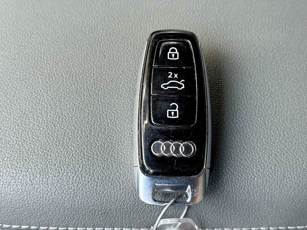 Thumbnail: 2022 Audi Q8 - 17