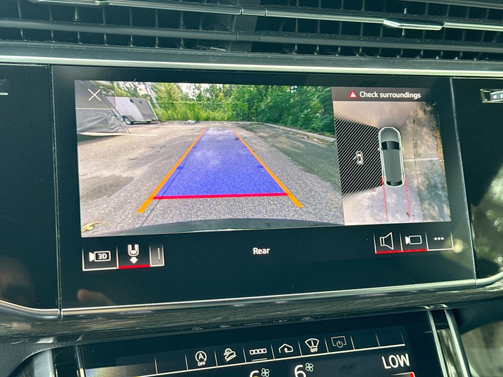 Thumbnail: 2022 Audi Q8 - 13