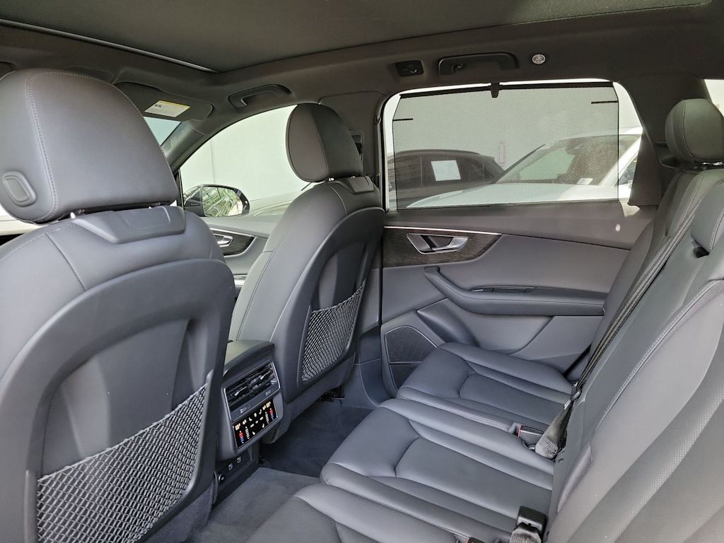 Thumbnail: 2021 Audi Q7 - 13
